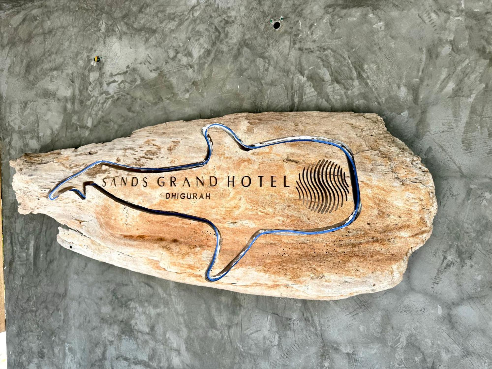 Sands Grand Hotel Dhigurah  Eksteriør billede